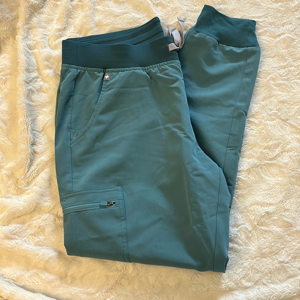 Women figs joggers